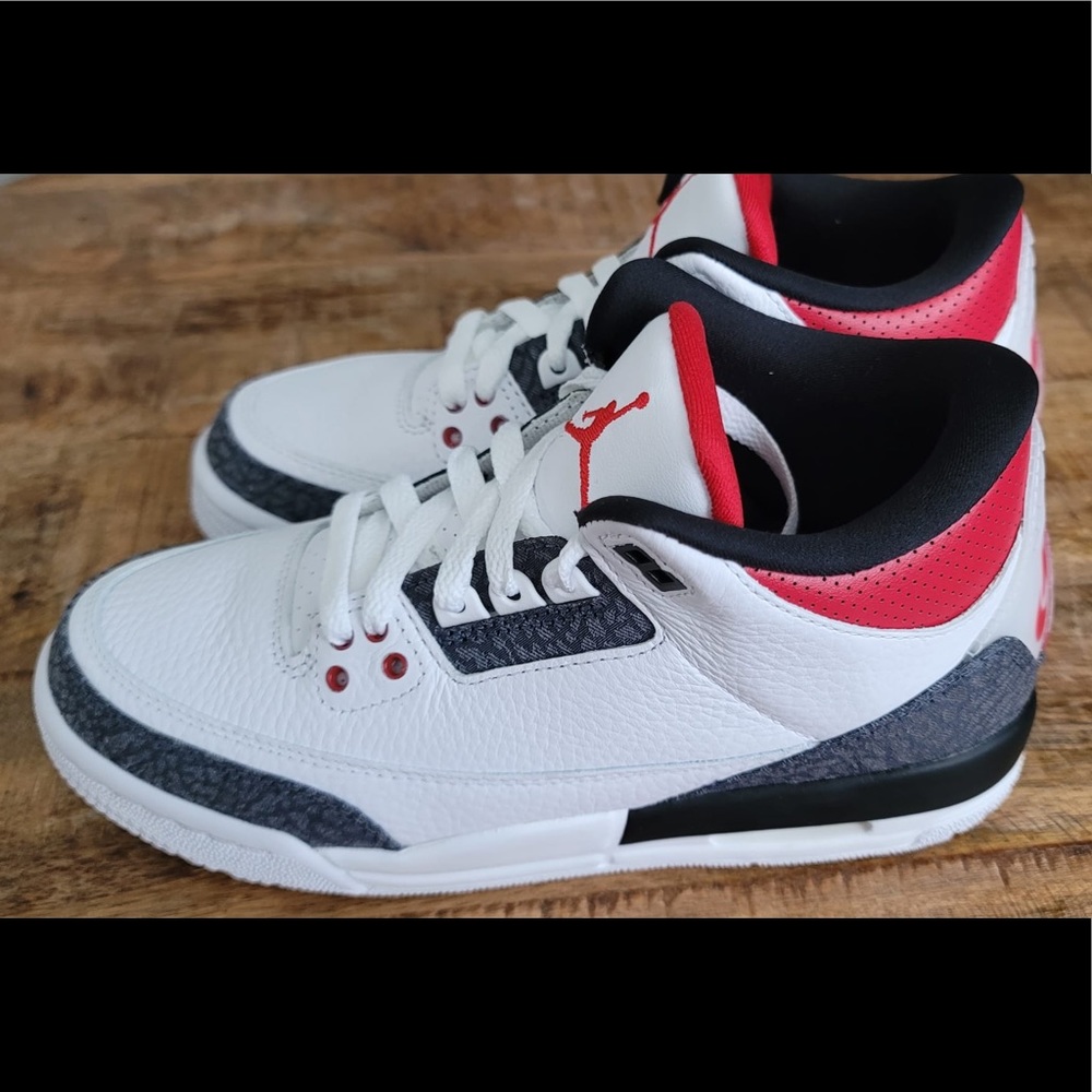 Retro Jordan 3 SE fire red denim